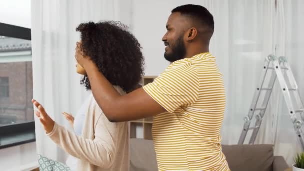 happy couple moving to new home and hugging - Séquence, vidéo