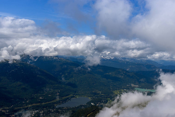 Vista aérea de Whistler y alrededores, BC, Canadá
 - Foto, imagen