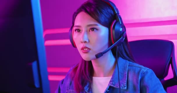 Młody azjatycki Cyber Sport Gamer - Materiał filmowy, wideo