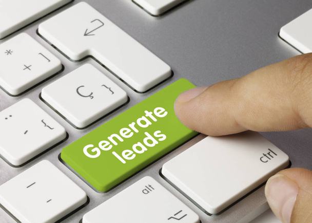 Generate leads - Надпись на Green Keyboard Key. Генерируйте зеленый ключ от клавиатуры Metac. Нажатие пальца
 - Фото, изображение