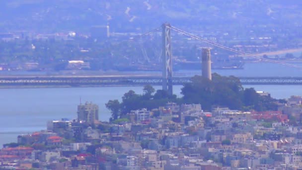 Golden Gate Köprüsü 'nün panoramik manzarası ve San Francisco şehri, Kaliforniya, ABD. - Video, Çekim