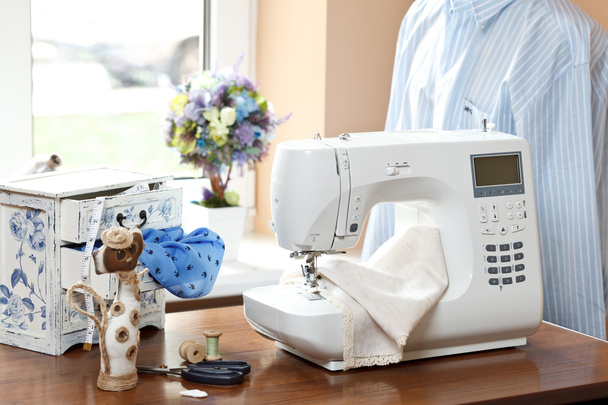 Máquina de coser
 - Foto, Imagen