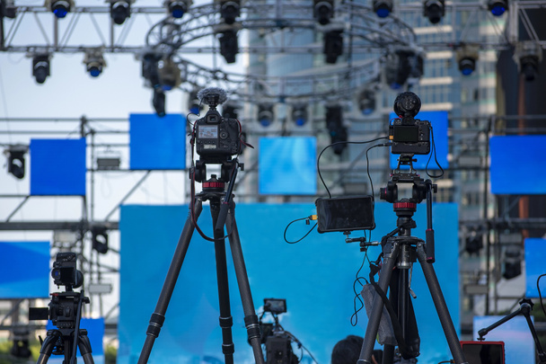 Konserttien, lehdistötilaisuuksien tai televisiolähetysten valmistelussa käytettävät kameralaitteet
. - Valokuva, kuva