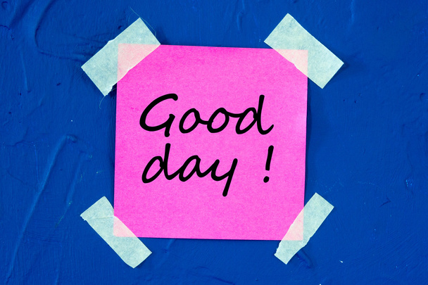 Sticky note post with sign good day - Zdjęcie, obraz