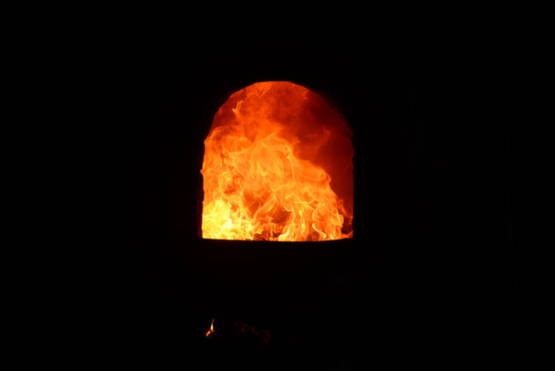 Llama en el incinerador
 - Foto, imagen
