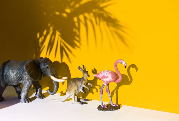 Cień ze Słonia Flamingo i Kangaroo.figure zwierzęcia - Zdjęcie, obraz