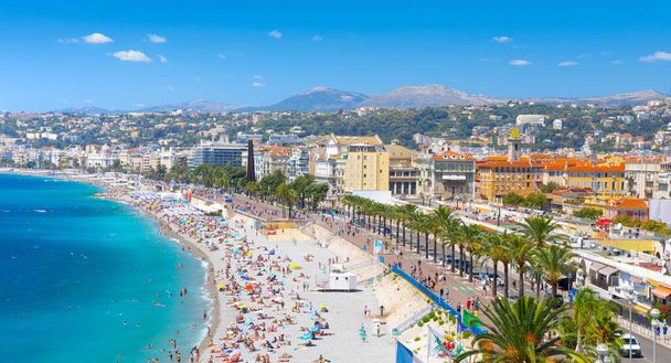 Promenade des Anglais in Nice, Frankrijk. Nice is een populaire mediterrane toeristische bestemming - Foto, afbeelding