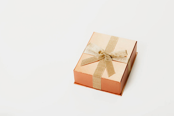 Gift box with bow on white background - Foto, Bild