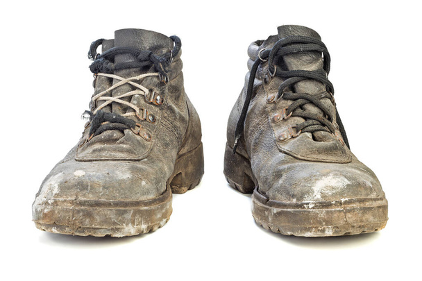 botas de trabajo viejas desgastadas aisladas sobre fondo blanco
 - Foto, Imagen