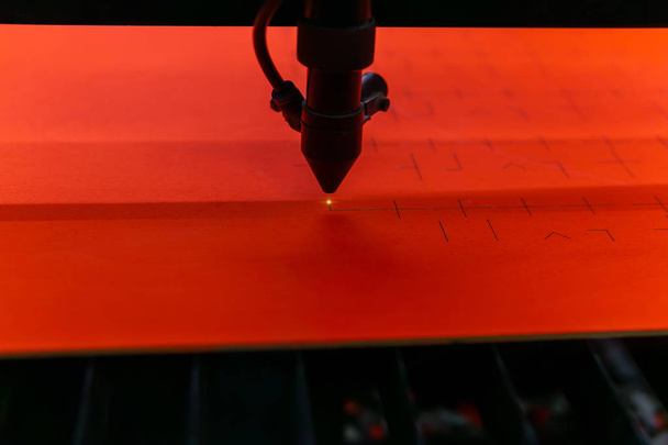 Laser cutting of grooves in a plywood blank - Fotoğraf, Görsel