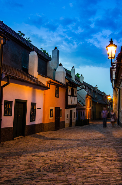 Pequeñas casas medievales en Golden Lane, Praha
 - Foto, Imagen