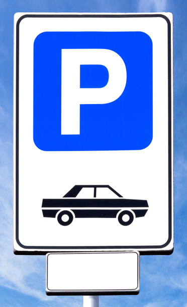 Sinal de trânsito azul com um ícone de estacionamento
 - Foto, Imagem