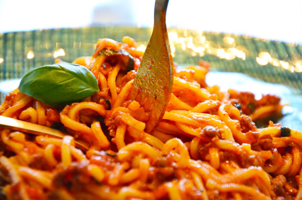 delicious italian bolognese spaghetti with fresh basil - 写真・画像