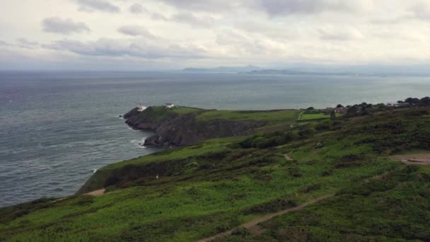 Letecký pohled na Baily Lighthouse, Howth North Dublin - Záběry, video