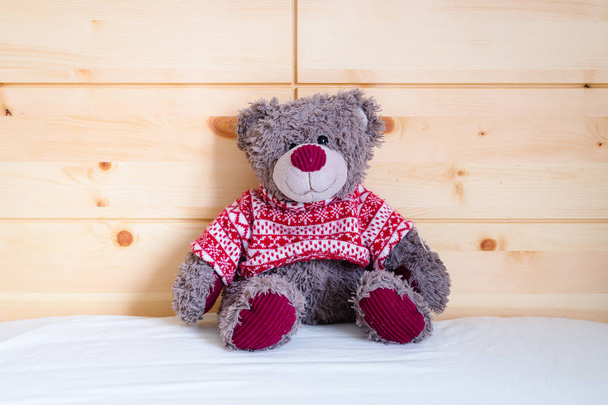 Cute teddy bear toy is sitting in the bed, wakeup at morning - Zdjęcie, obraz