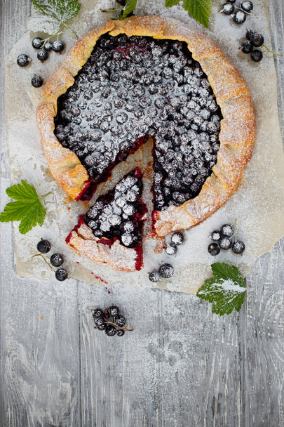 Summer vegetarian food, summer delicious berry pie - Foto, imagen