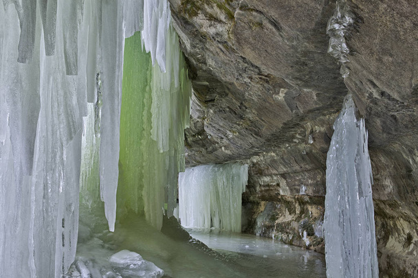 Eben Ice Cave interior, winter, Michigan Upper Peninsula, USA
 - Foto, immagini
