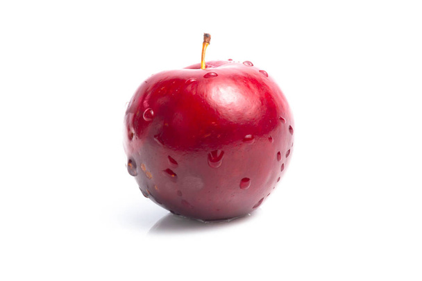 Ripe wet red plum on a white background. close up - Foto, imagen
