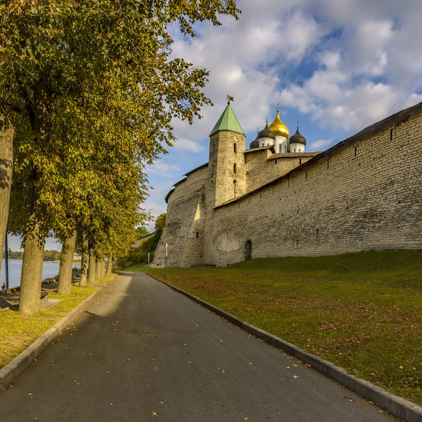 Pskov Krom (Kremlin), centro histórico e arquitetônico de Psk
 - Foto, Imagem
