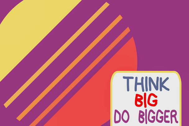 「 Think Big Do Bigger 」を示す概念的な手書き文字。ビジネス写真テキストバーを上げ、通常の宇宙惑星パターンデザイン紙カットよりはるかに高い目標円の背景. - 写真・画像