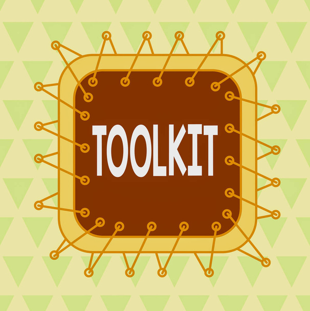 Texto de escritura de palabras Toolkit. Concepto de negocio para un conjunto de herramientas guardadas en una bolsa o caja y utilizadas para un propósito particular
. - Foto, Imagen