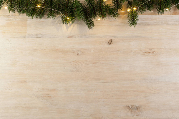 karácsonyi dekorációk egy fa asztalon. - Fotó, kép