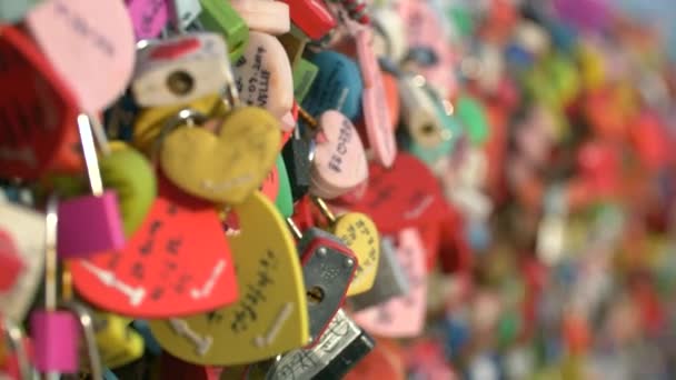 Love Locks on Railings στον πύργο της Σεούλ - Πλάνα, βίντεο