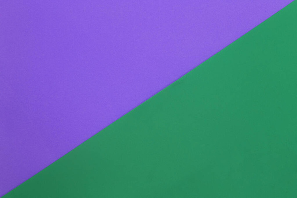 Зелений і фіолетовий картонний художній папір
. - Фото, зображення