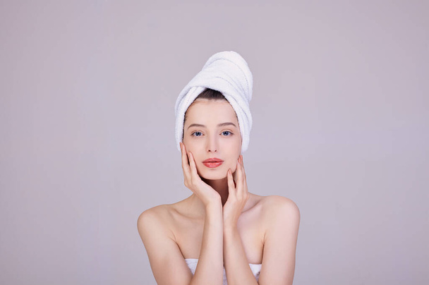 Image of an adorable half-naked woman wrapped in a towel. - 写真・画像