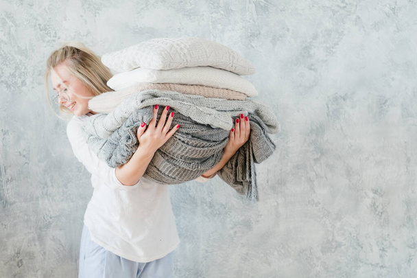 cold season home textile knitted blanket pillow - Φωτογραφία, εικόνα