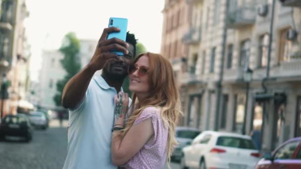 Young happy couple take selfie on a city street - Felvétel, videó