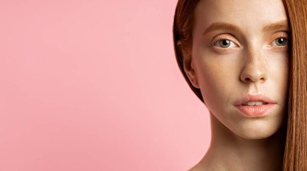 Beautiful spa woman with perfect fresh freckled skin - Фото, зображення