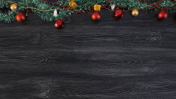 クリスマスの背景、幸せな新年。コピースペースとトップビュー隔離された木製の背景 - 写真・画像