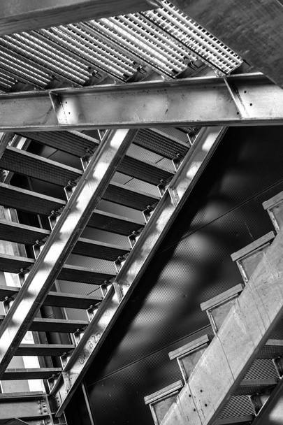 Έξοδος κινδύνου μεταλλική σκάλα εξωτερικό - Φωτογραφία, εικόνα