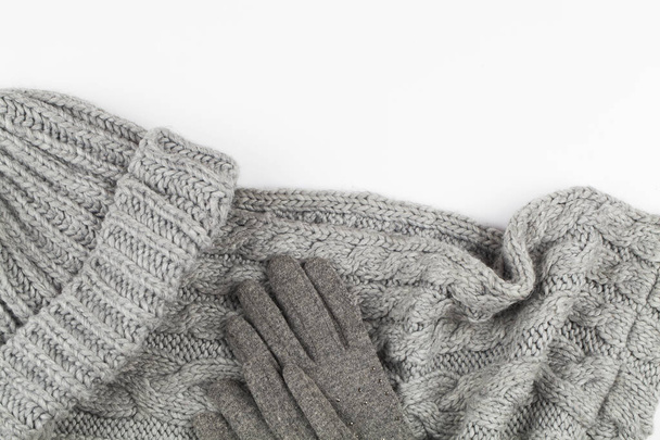 gray gloves, scarf and hat woman winter set on white background. winter cozy style. - Foto, imagen