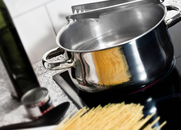 Spagetti - főzés - Fotó, kép