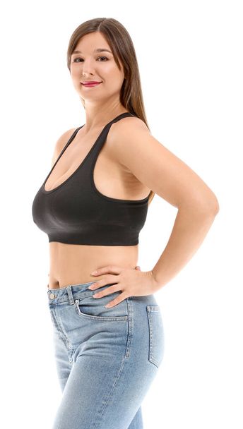 Giovane donna corpo positivo su sfondo bianco
 - Foto, immagini