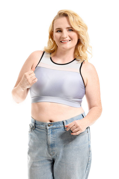 Érett test pozitív nő fehér háttér - Fotó, kép