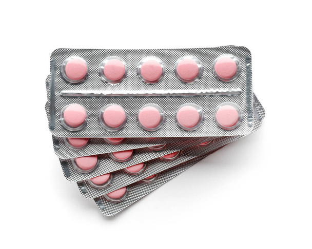 Buborékcsomagolás tablettákkal fehér alapon - Fotó, kép