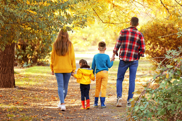 Happy family walking in autumn park - Zdjęcie, obraz