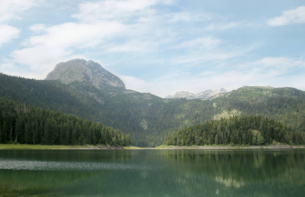 Black Lake, Zablijak, Montenegro. Glacial lake located on the Mount Durmitor within the Durmitor National Park, Montenegro - Foto, imagen
