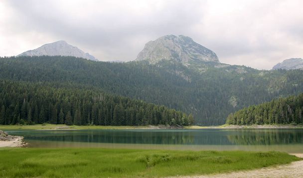 Černé jezero, Zablijak, Černá Hora. Ledovcové jezero na hoře Durmitor v národním parku Durmitor, Černá Hora - Fotografie, Obrázek