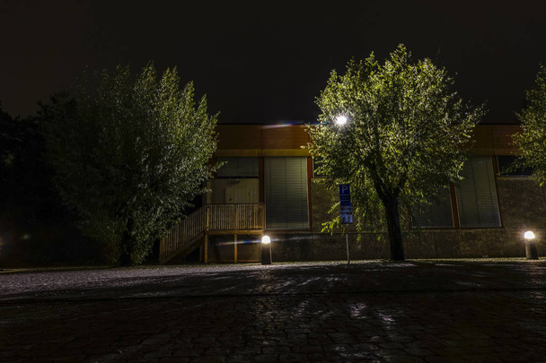 Stockholm, Švédsko Noční záběr budovy v Telestadenu, části předměstí Farsta. - Fotografie, Obrázek