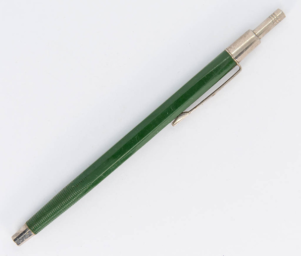 Groen en zilver potlood perfect voor school - Foto, afbeelding