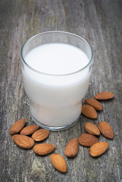 glass of almond milk - Foto, Bild