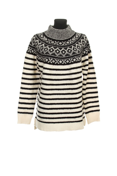 pull tricoté avec un motif isolé sur blanc
 - Photo, image