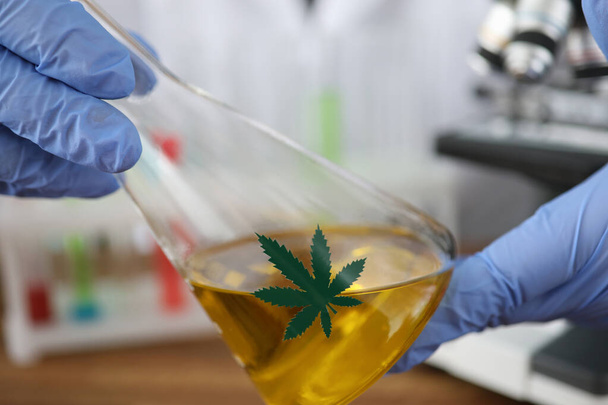 Prueba de drogas de cannabis en laboratorio
 - Foto, imagen