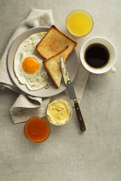 Breakfast healthy with fried egg - Foto, afbeelding