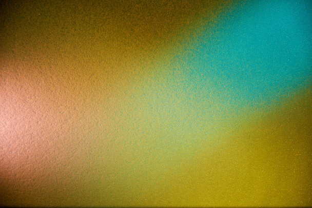 Turkusowa plama na żółtym kremie częściowo niewyraźne tło teksturalne - Zdjęcie, obraz