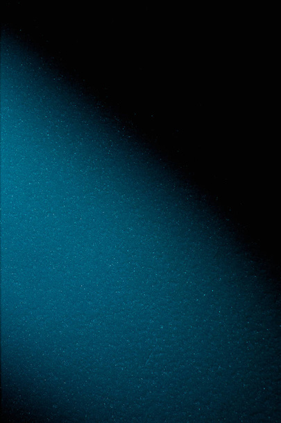 Hintergrund halb mit blauem, unscharfem Textillicht gefüllt - Foto, Bild